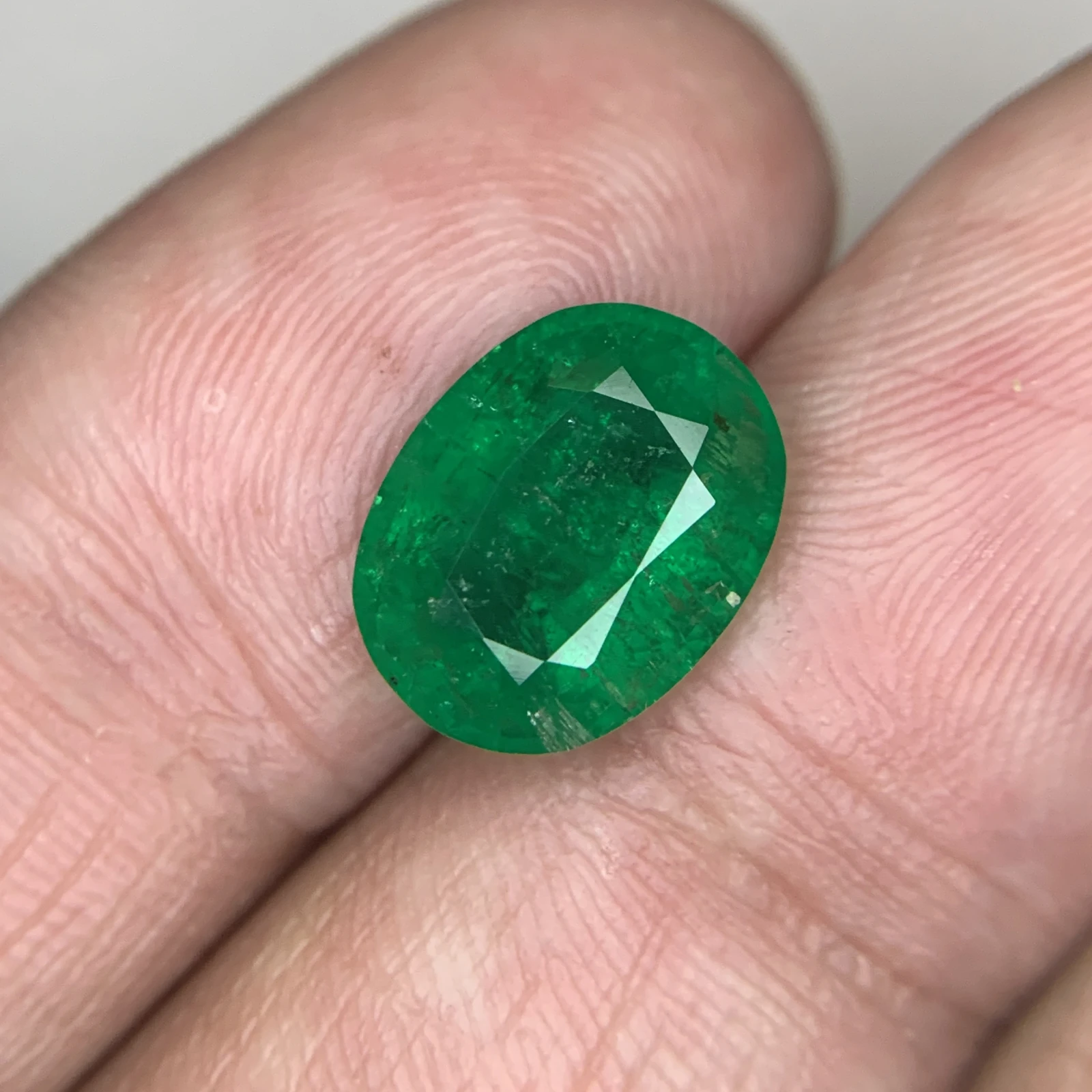 Natural 4.70 Carat Vivid Green Emerald Zambia Faceted Loose Gemstone — view 11